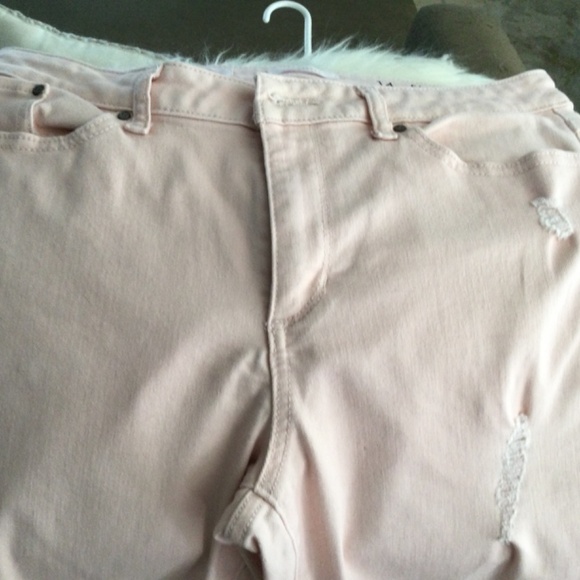 Like New Pink Skinny Jeans - Picture 4 of 12